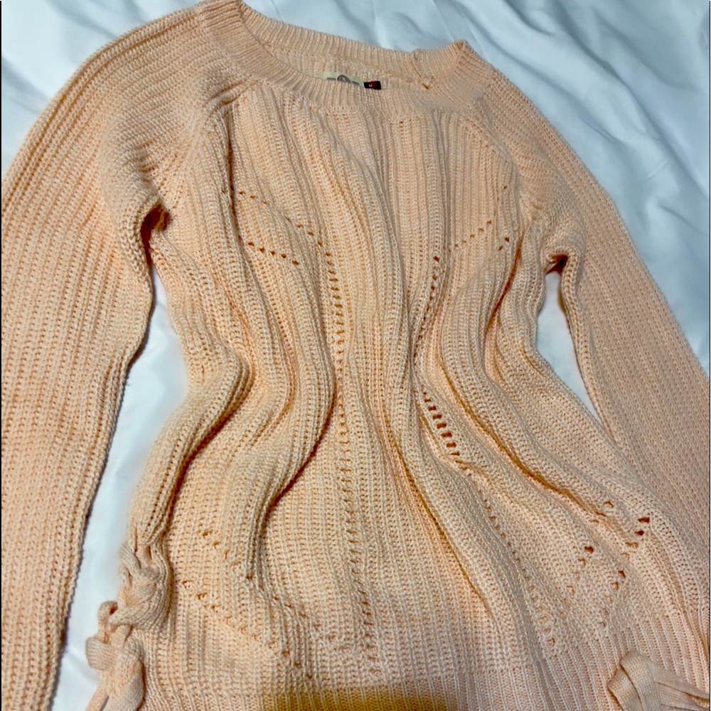 Women sweater. Size medium.
